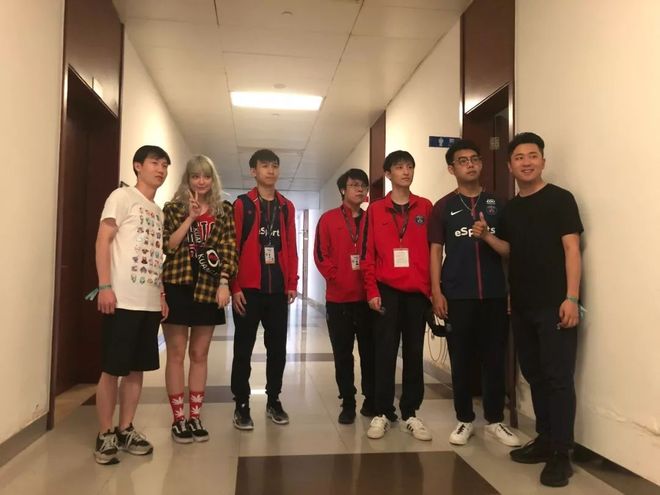 Vitality 的统治和 m0NESY 的首次亮相 Falcons - IEM墨尔本2025首个比赛日的结果